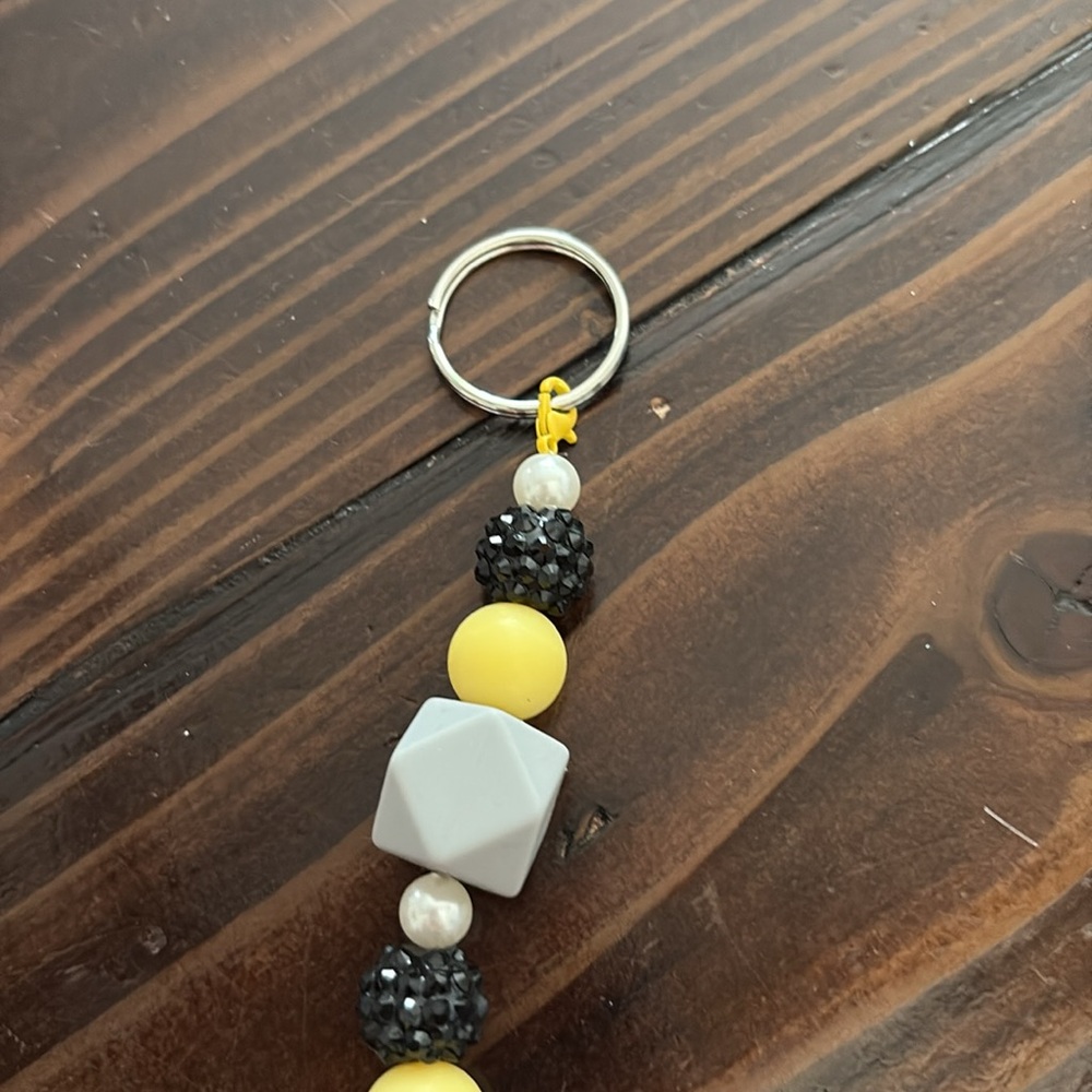 Butterfly Charm Beaded keychain or backpack/purse charm. - Picture 3 of 3